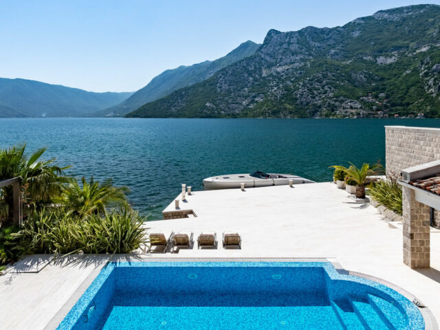 Luksuzna vila na obali mora u Kotoru