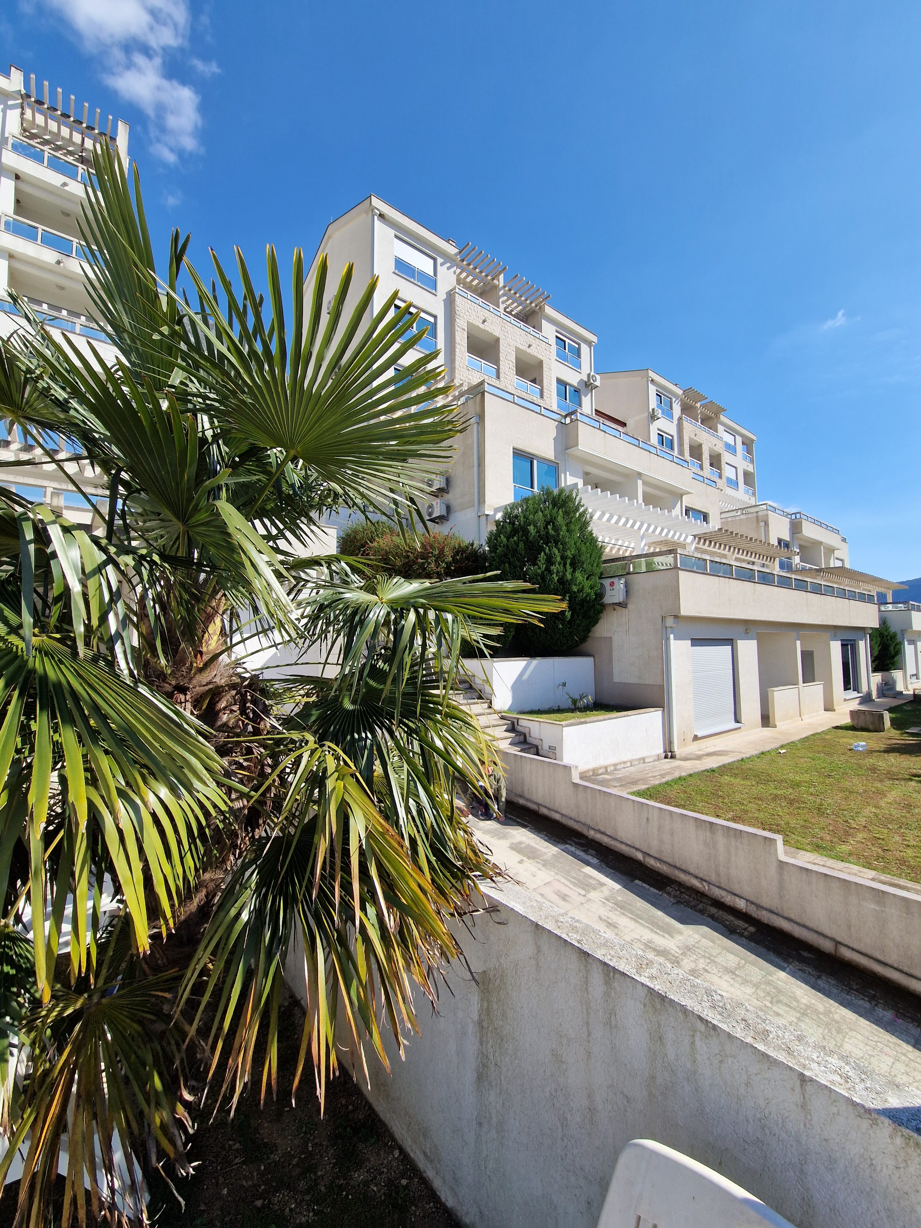 Apartment mit Meerblick in einem Komplex mit Swimmingpool in Kotor