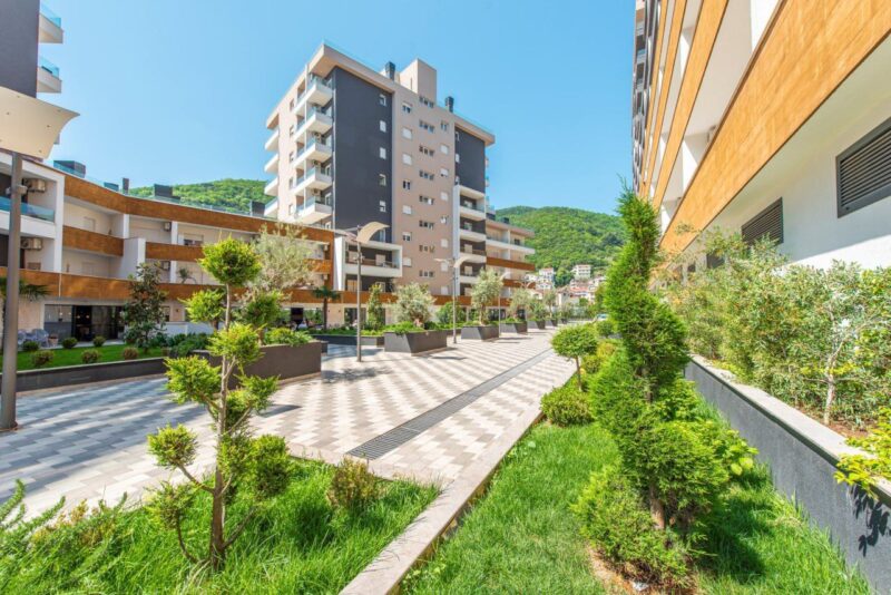 1 bedroom apartment in a modern residential complex in Budva