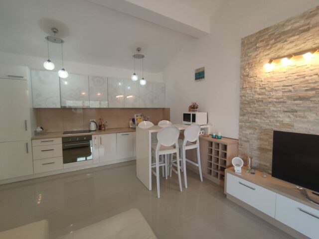 One-bedroom apartment with a sea view in Kotor