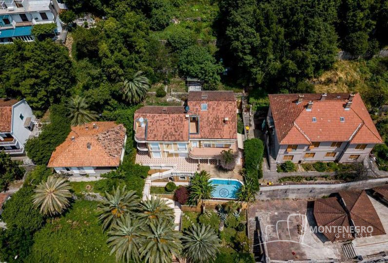 A unique villa in the center of Herceg Novi.