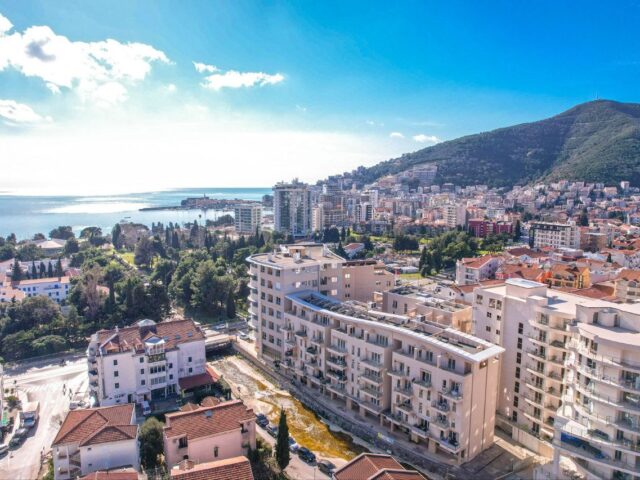 Luxury duplex apartment with a sea view in the center Budva