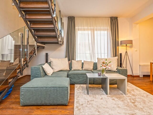 Luxuriöse Maisonette-Wohnung mit Meerblick im Zentrum von Budva