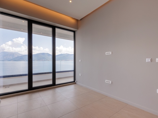 Villas with panoramic sea view and a private pool in Tivat