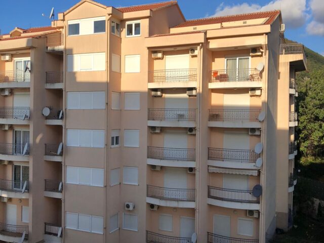 Nice 3-bedroom apartment in Becici