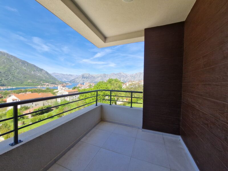 Apartment with a panoramic sea view in Kotor