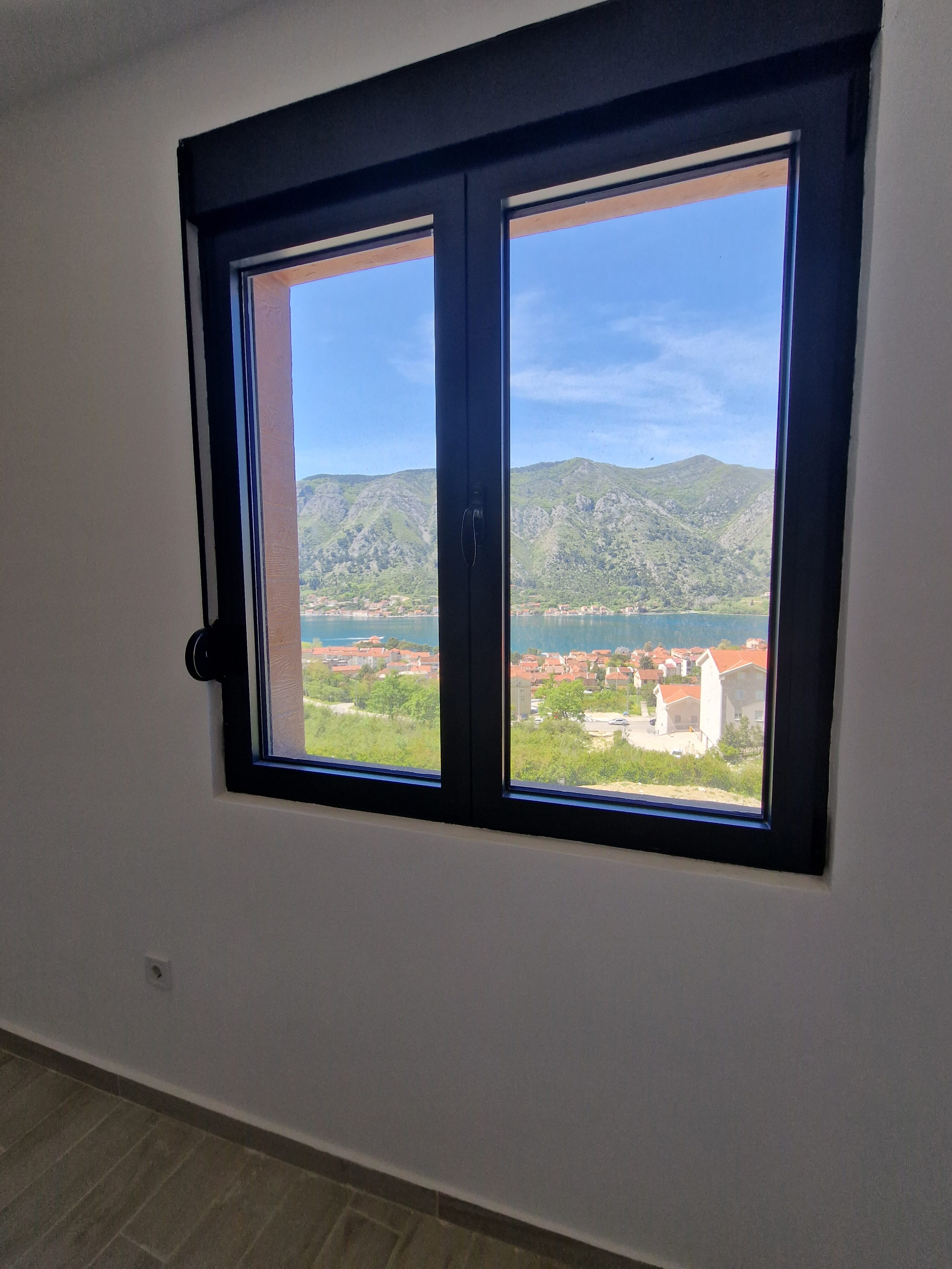 Apartment with a panoramic sea view in Kotor