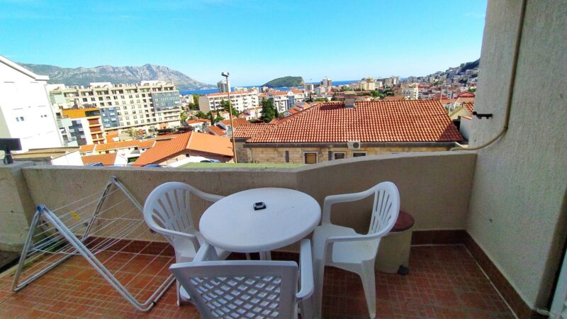Three-bedroom apartment with a sea view in Budva