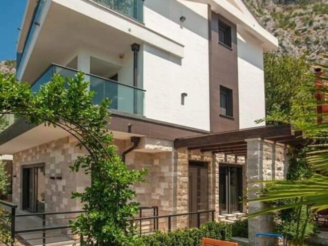 Chic, modern house with a sea view in Kotor