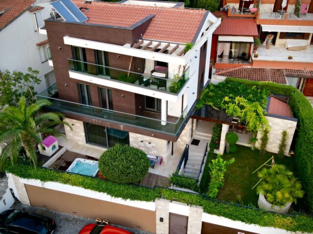 Schickes, modernes Haus mit Meerblick in Kotor
