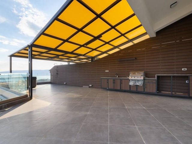 Пентхаус 152 м² с панорамным видом на море в Тивате