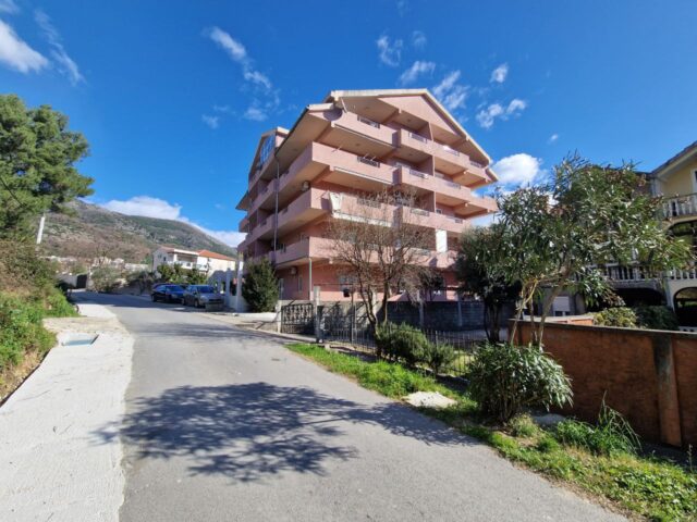 Two-bedroom apartment overlooking the sea in Tivat.