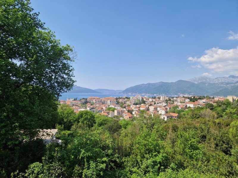 Villen mit Panoramablick auf das Meer in Tivat