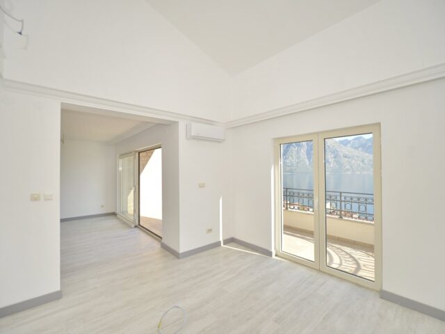 Апартаменты с панорамным видом на море в Которе