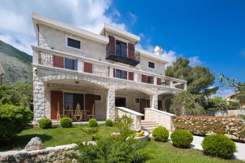 Luxusvilla in erster Meereslinie in Kotor