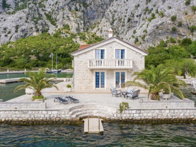 Wunderschöne Steinvilla auf einer Privatinsel in Kotor