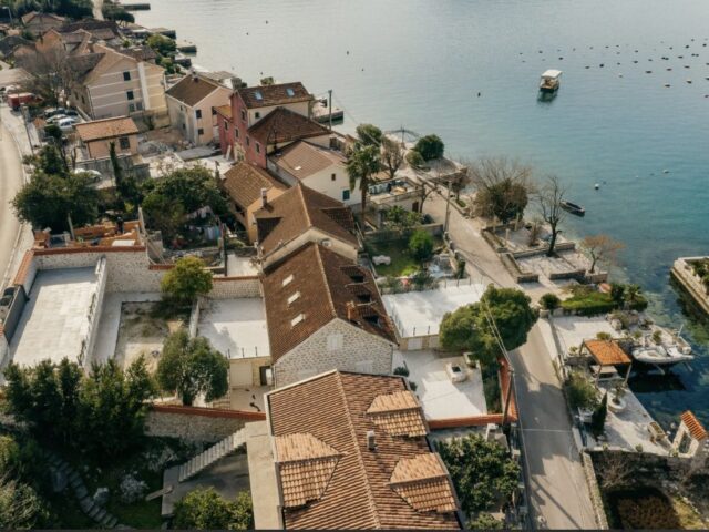 Luxuriöse Steinvilla in erster Meereslinie in Kotor