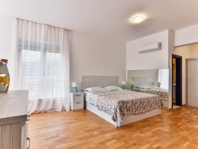 Luxuriöses Apartment mit Meerblick in Rafailovici, Budva