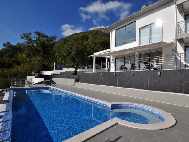 Villa “Katarina” with a swimming pool in Tivat