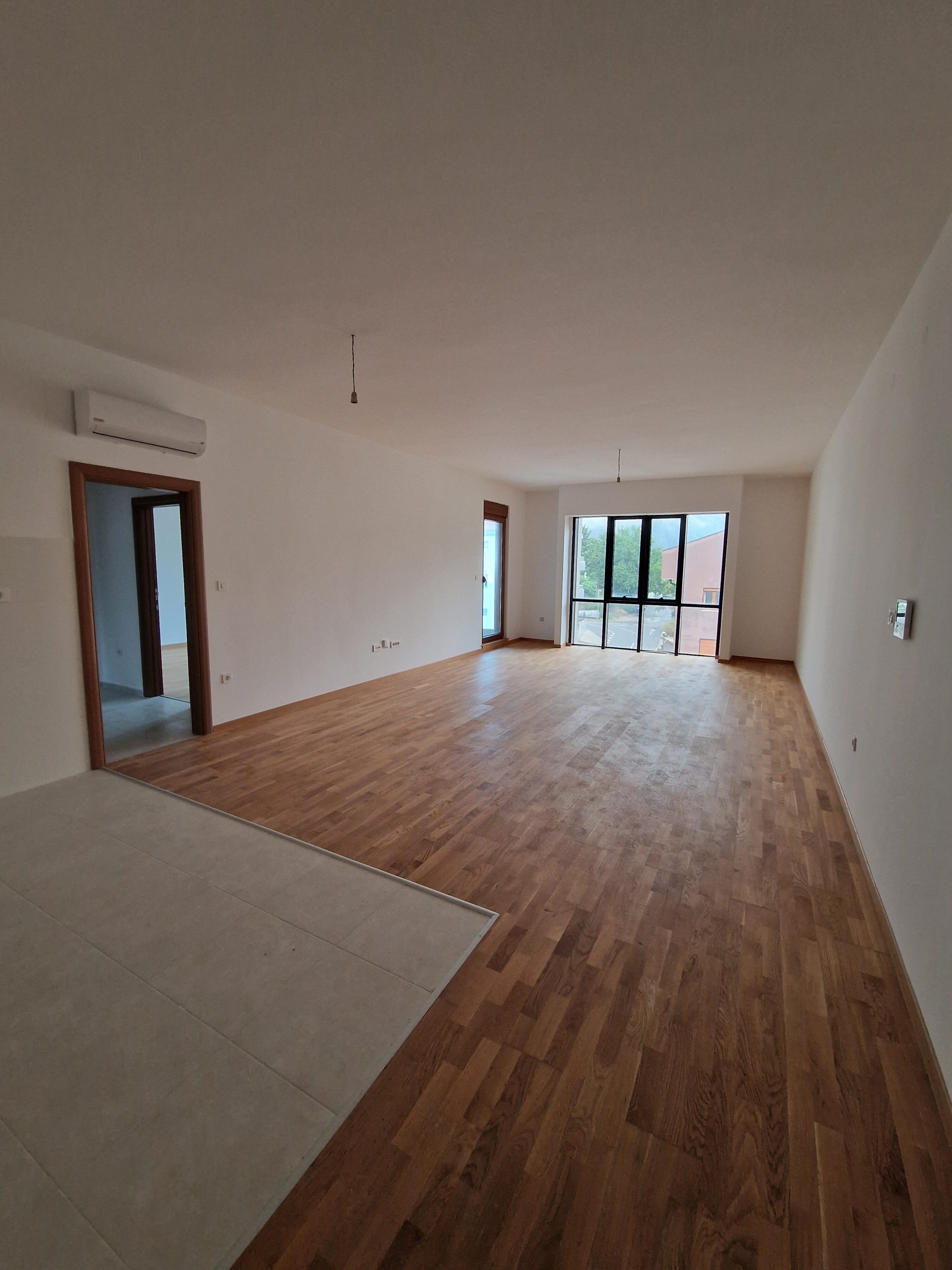 Wohnungen zum Verkauf in einem neu gebauten Gebäude in Kotor