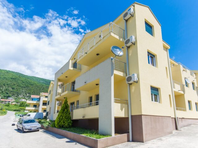 Apartment in a residential complex with a swimming pool in Herceg Novi