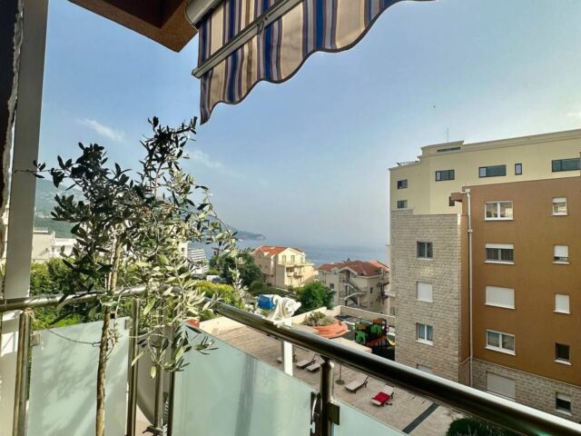 Apartment in a residential complex with a swimming pool in Budva, Becici