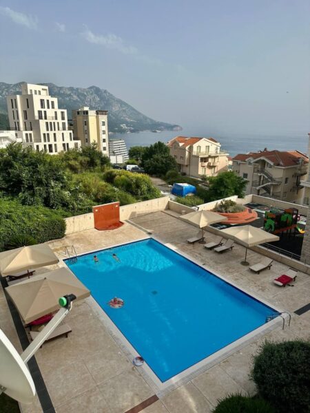 Apartment in a residential complex with a swimming pool in Budva, Becici