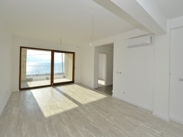 3-bedroom apartment on the first line of the sea in Tivat