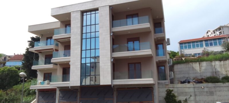 Wohnungen zum Verkauf in einem neu gebauten Gebäude in Dobrota