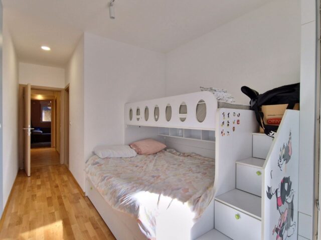 Шикарные апартаменты с 3-мя спальнями в жилом комплексе в Будве