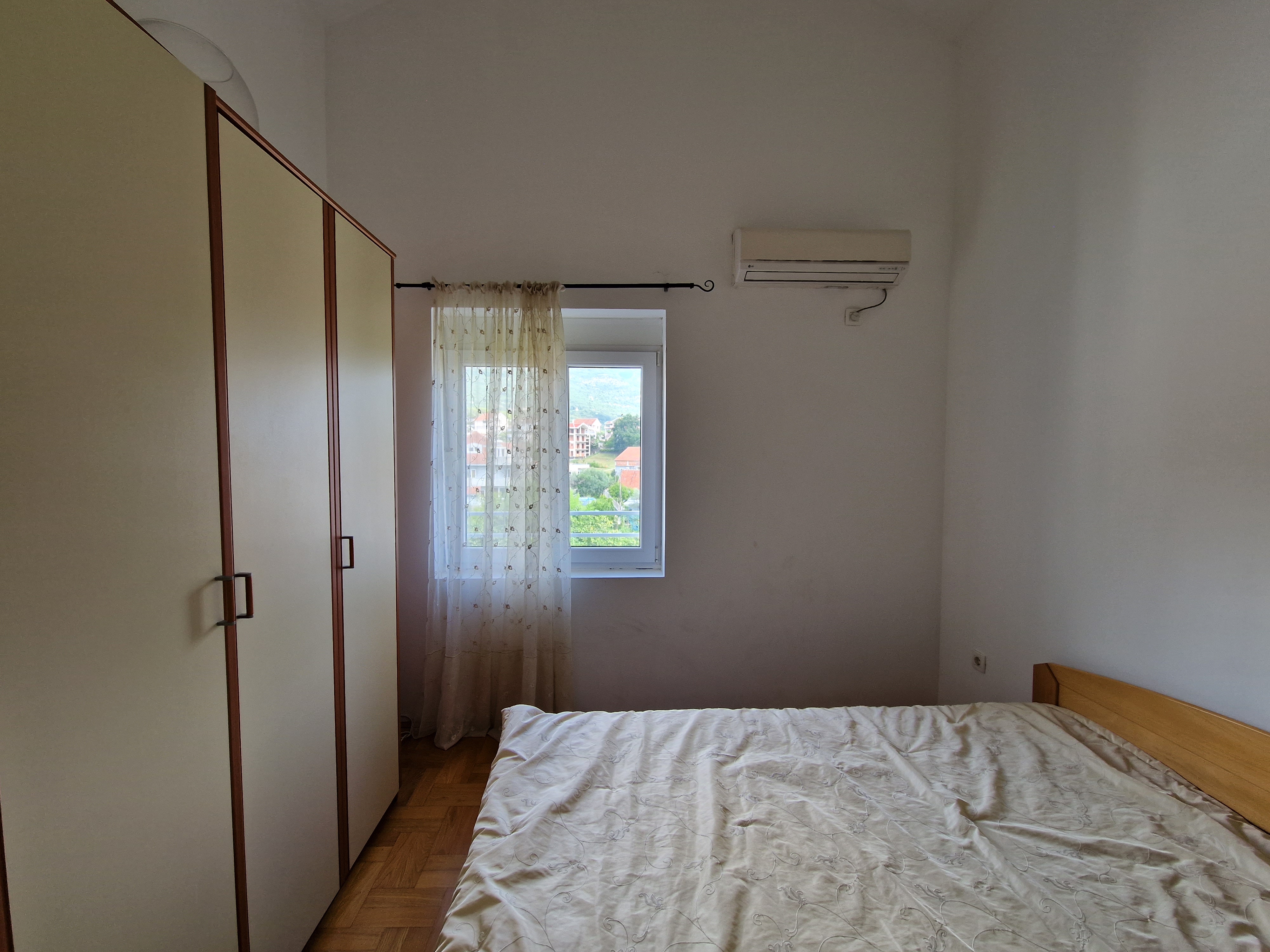 Апартаменты с 2-мя спальнями в Тивате