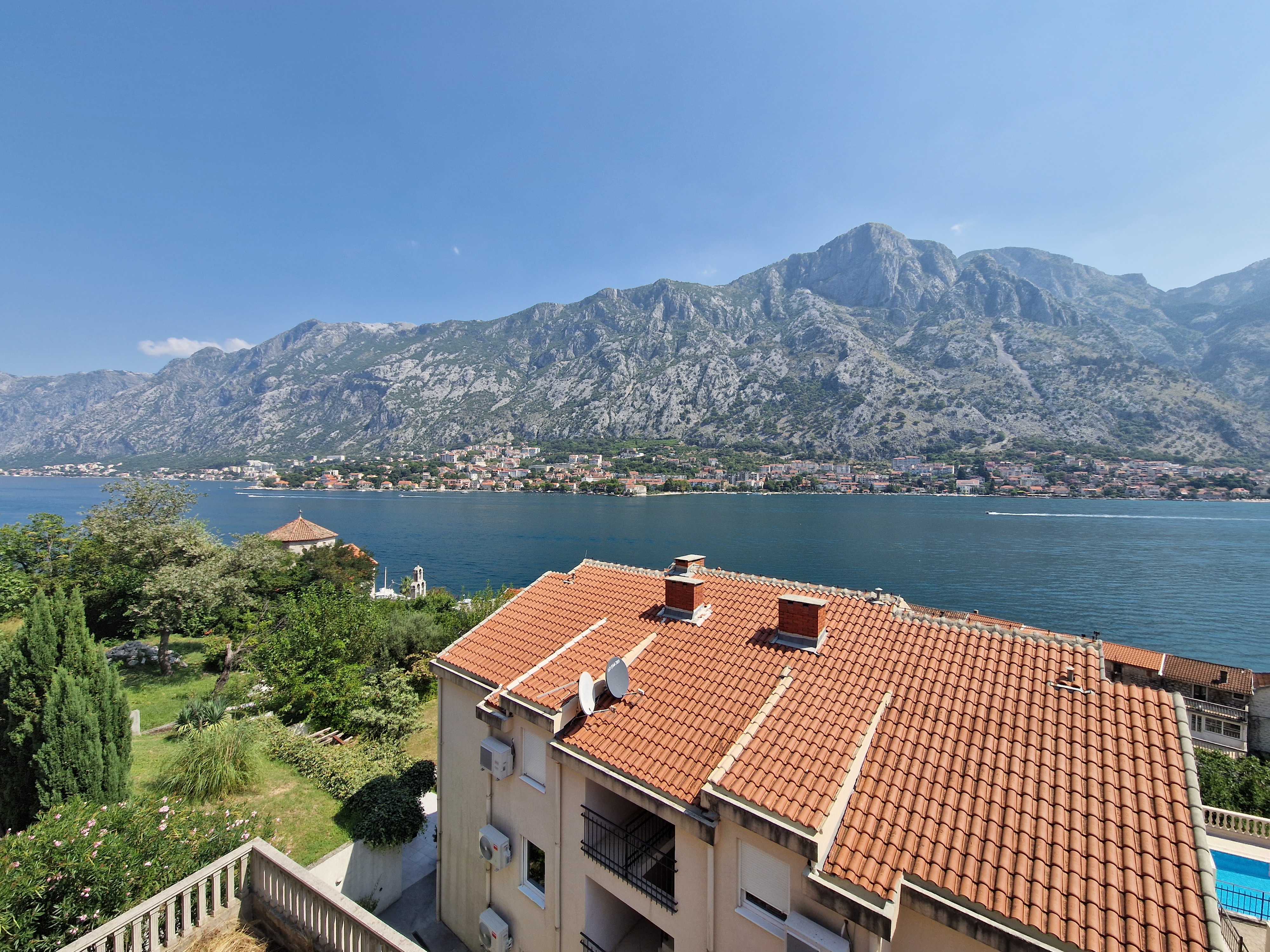 Dvosoban stan u Kotoru sa pogledom na more