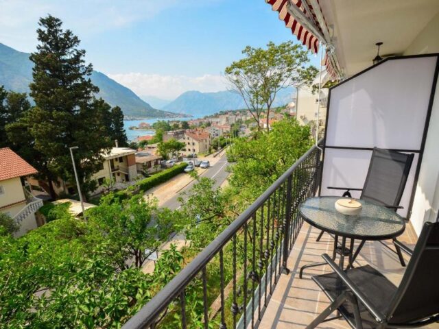 Na prodaju apart-hotel u Kotoru