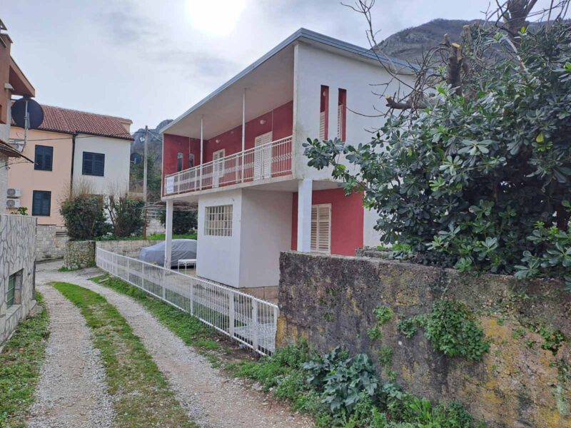 Cozy two-storey house in Kotor near the sea