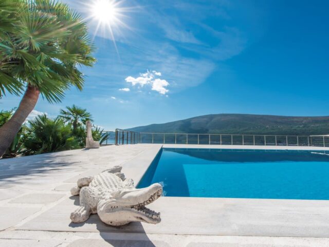 Luksuzna moderna vila sa bazenom, sa  panoramskim pogledom na more
