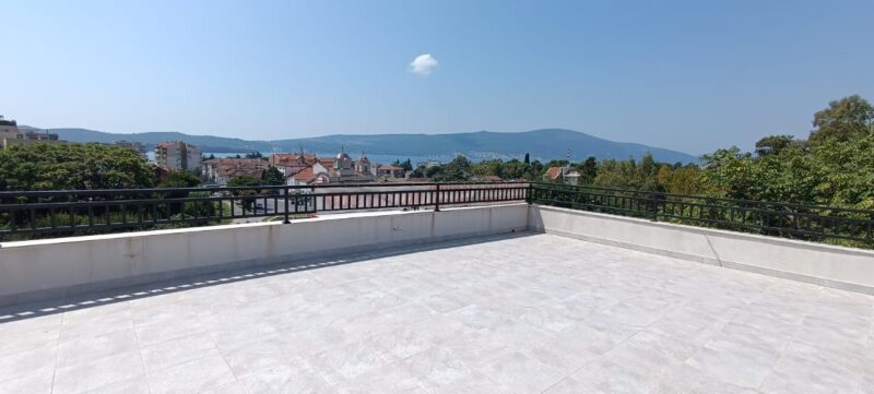 Super Angebot! Apartment mit Meerblick in der Nähe von Porto Montenegro