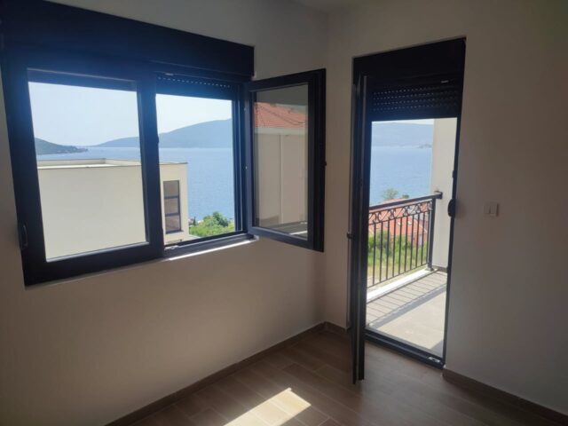 Apartment mit Meerblick in einem neuen Gebäude mit Swimmingpool in Herceg Novi