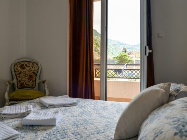 Hotel na prodaju nadomak Starog grada u Kotoru