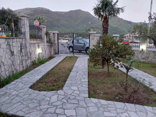 Three-storey house on the first line of the sea in Herceg Novi