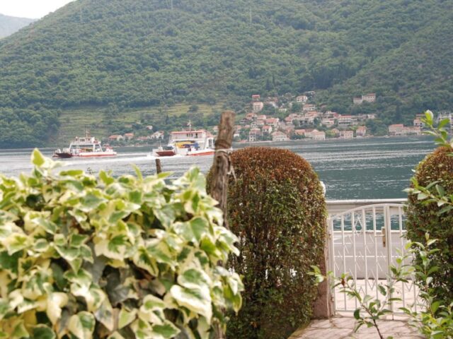 Cozy house on the first sea line in Herceg Novi