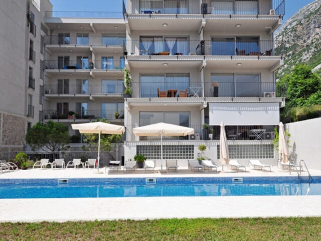 Luxuriöses Penthouse mit Panoramablick auf das Meer in einer Anlage mit Swimmingpool