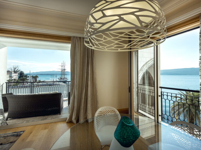 Apartment am Wasser mit zwei Schlafzimmern und Panoramablick auf das Meer in Porto Montenegro