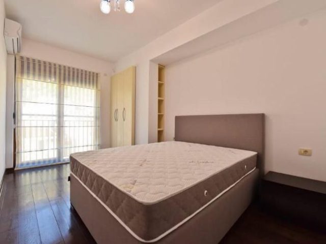Luxuriöses Apartment mit drei Schlafzimmern und Meerblick in Petrovac