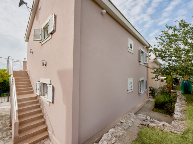 Gemütliches zweistöckiges Haus mit Meerblick in Montenegro