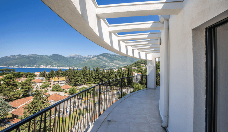 Penthouse with panoramic sea views in Tivat