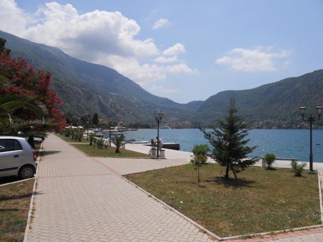 Two bedroom apartment with a sea view in a five minutes walk from the Old Town of Kotor
