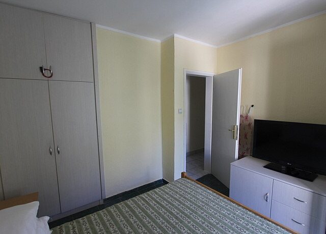 Schöne Wohnung mit einem Schlafzimmer und Meerblick in Petrovac, Budva