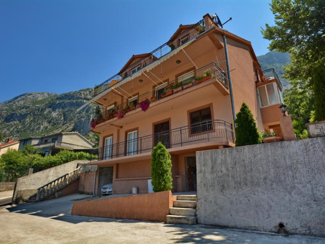 FOR RENT! Three bedroom apartment in Kotor