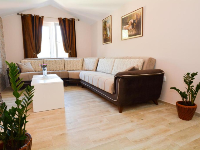 FOR RENT! Three bedroom apartment in Kotor