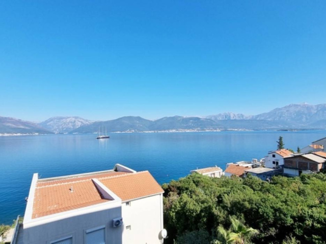 Nicely furnished apartment with panoramic sea views of the Bay of Tivat